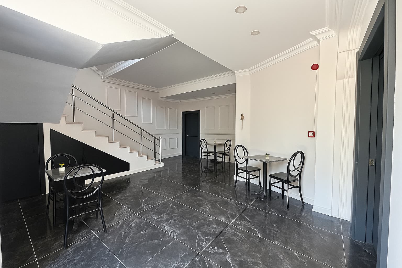 Karasu Özcan Konaklama Otel Girisi